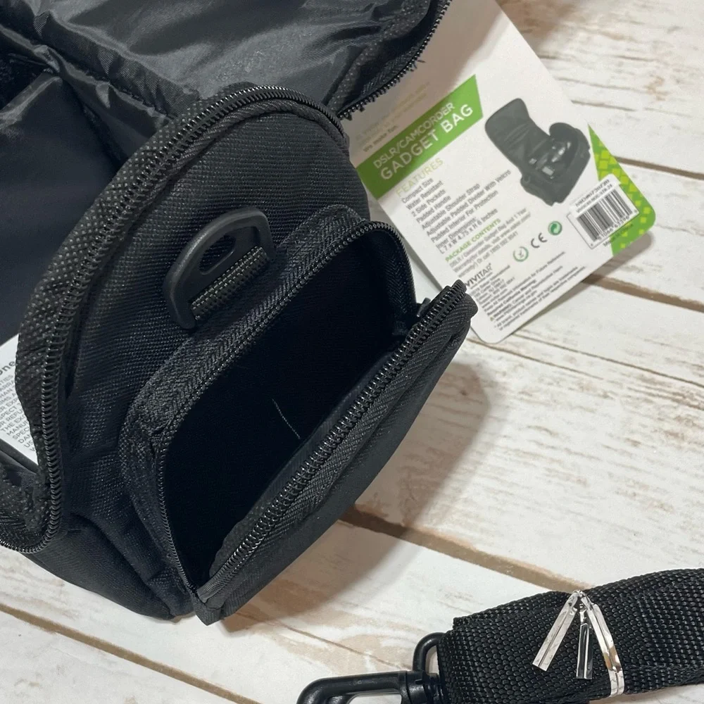 Vivitar Gadget Bag. NWT